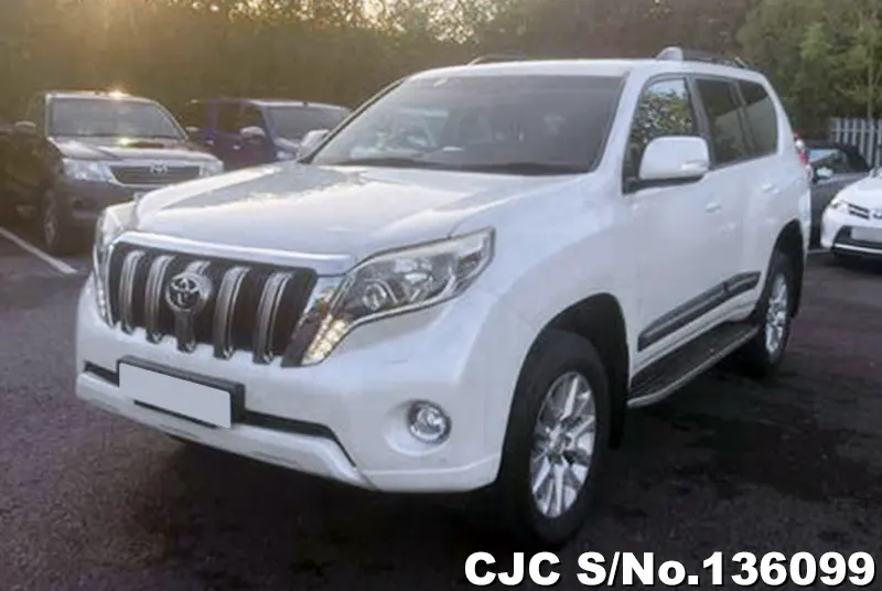Toyota Land Cruiser Prado in White for Sale Image 3