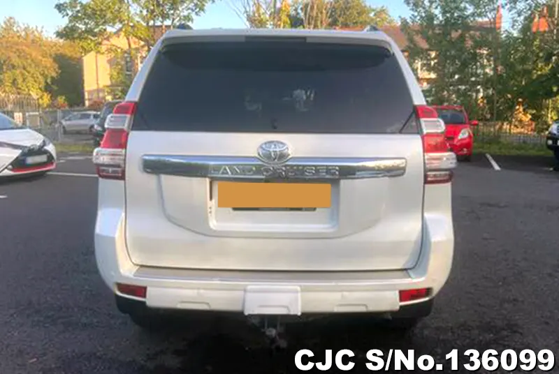 Toyota Land Cruiser Prado in White for Sale Image 5
