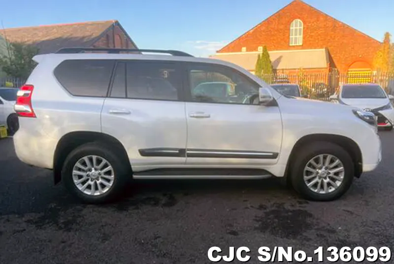 Toyota Land Cruiser Prado in White for Sale Image 6