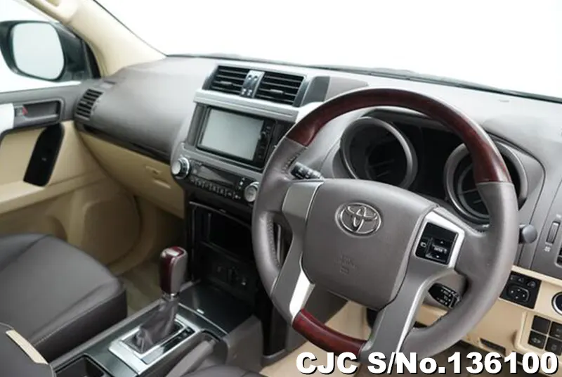Toyota Land Cruiser Prado in White for Sale Image 8