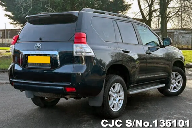 Toyota Land Cruiser Prado in Gray for Sale Image 2