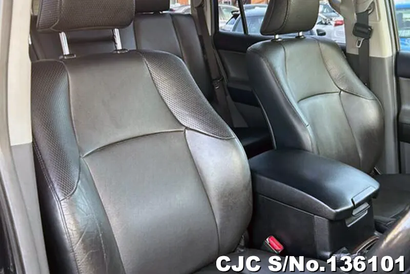 Toyota Land Cruiser Prado in Gray for Sale Image 6