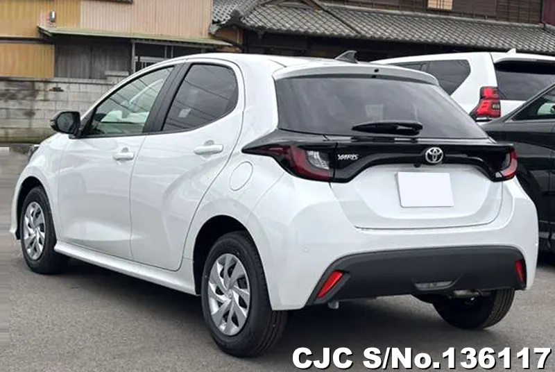Toyota Yaris in White for Sale Image 1
