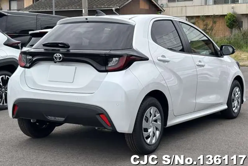 Toyota Yaris in White for Sale Image 2