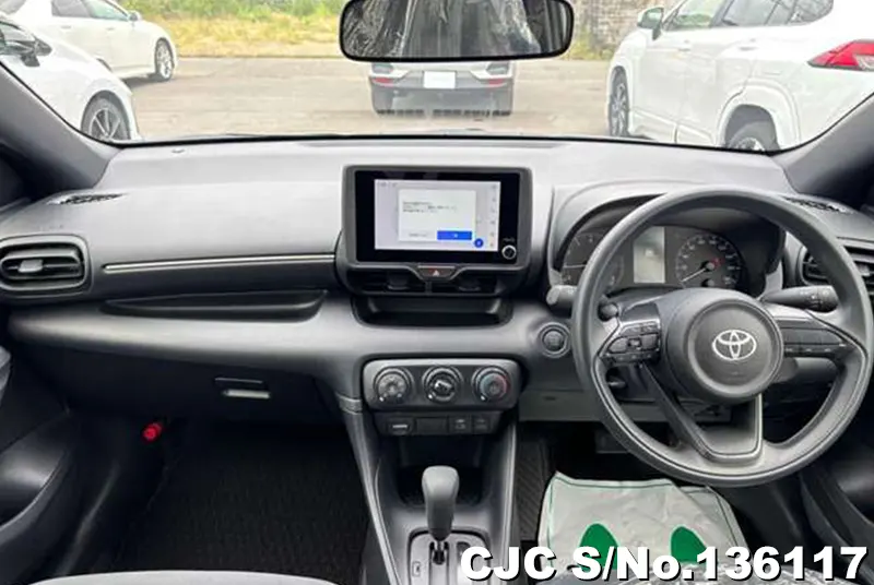 Toyota Yaris in White for Sale Image 9