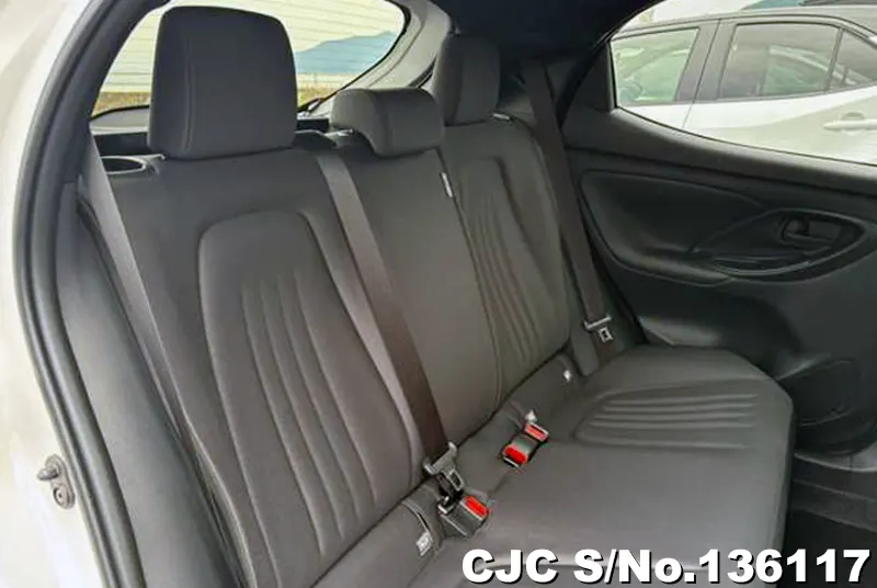 Toyota Yaris in White for Sale Image 12