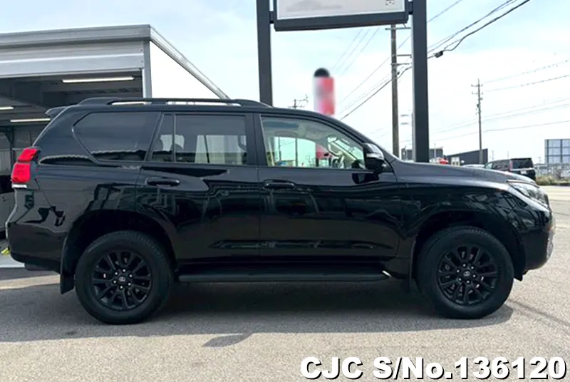 Toyota Land Cruiser Prado in Black for Sale Image 4