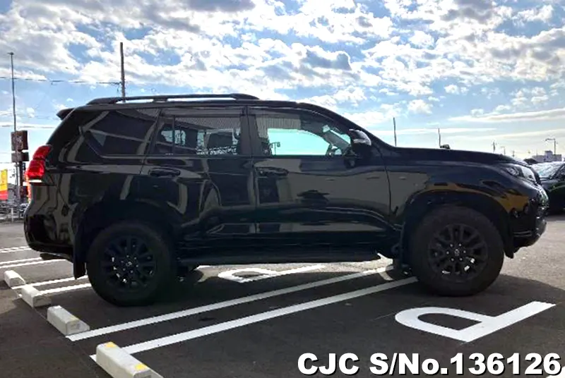 Toyota Land Cruiser Prado in Black for Sale Image 6