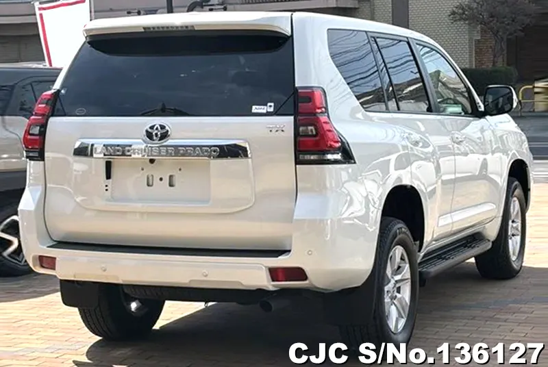 Toyota Land Cruiser Prado in Black for Sale Image 2