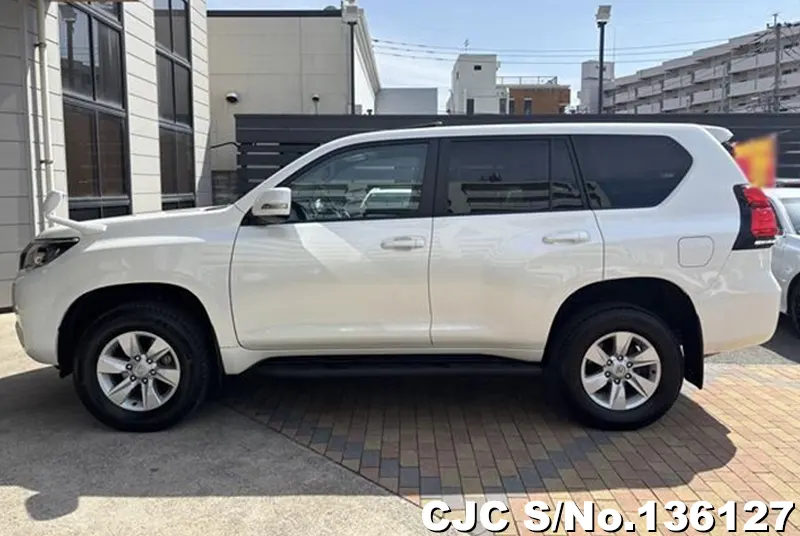 Toyota Land Cruiser Prado in Black for Sale Image 7