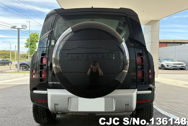 Land Rover Defender in Black for Sale Image 4