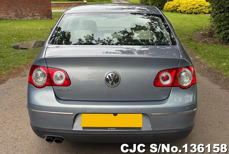 Volkswagen Passat in Gray for Sale Image 4