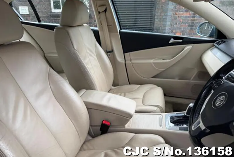 Volkswagen Passat in Gray for Sale Image 8
