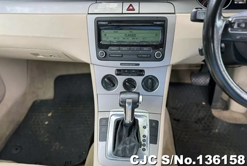 Volkswagen Passat in Gray for Sale Image 13