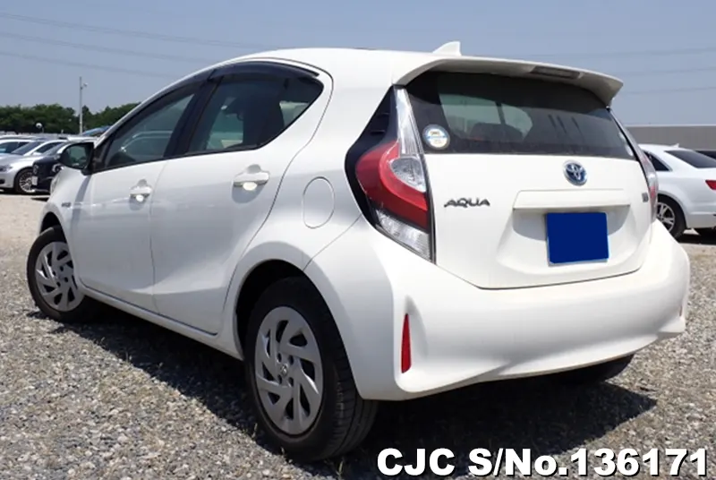 Toyota Aqua in White for Sale Image 1
