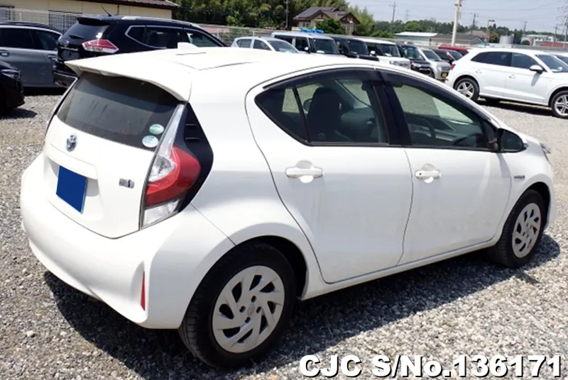 Toyota Aqua in White for Sale Image 2