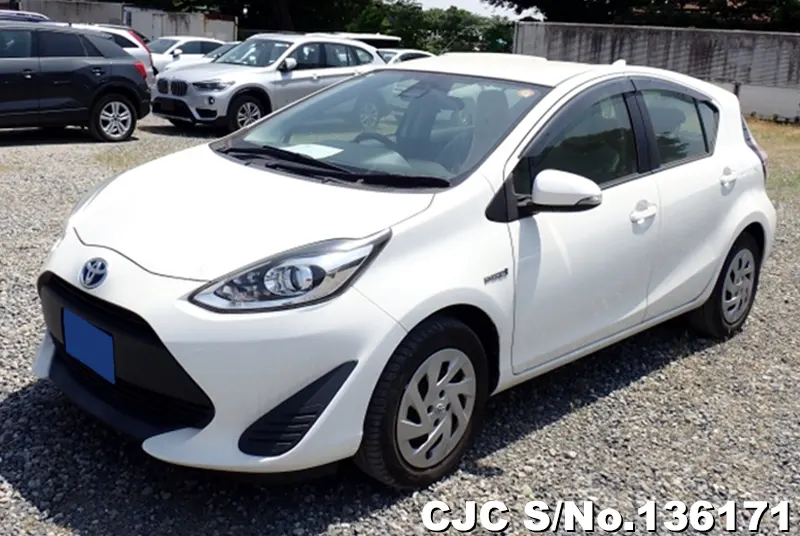 Toyota Aqua in White for Sale Image 3