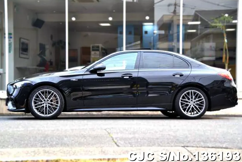 Mercedes Benz C Class in Black for Sale Image 3