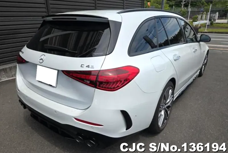 Mercedes Benz C Class in White for Sale Image 2