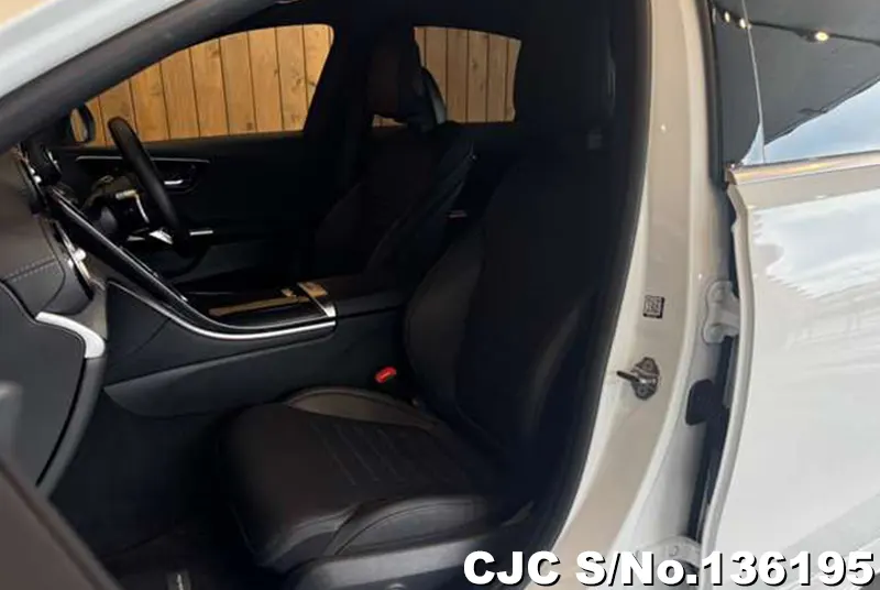 Mercedes Benz C Class in White for Sale Image 10