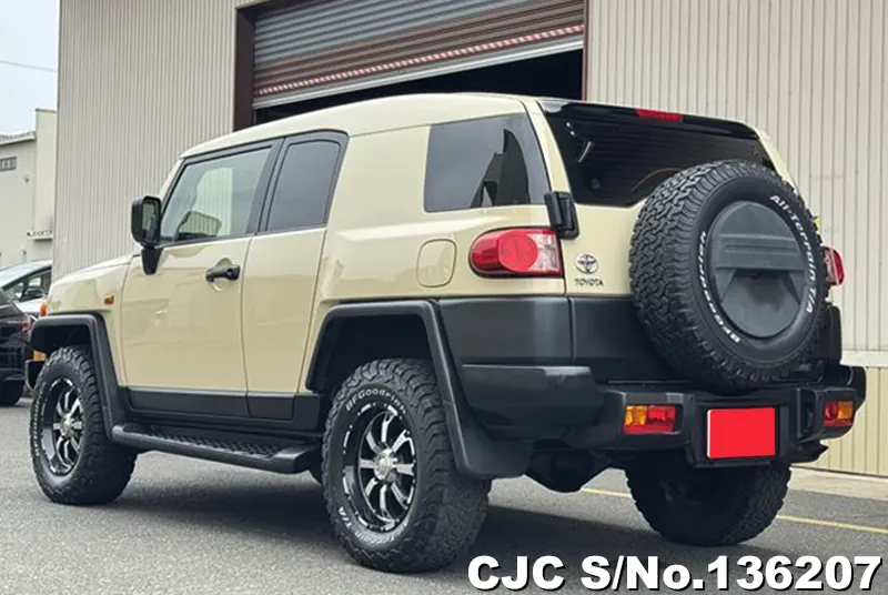 Toyota FJ Cruiser in Brown for Sale Image 1