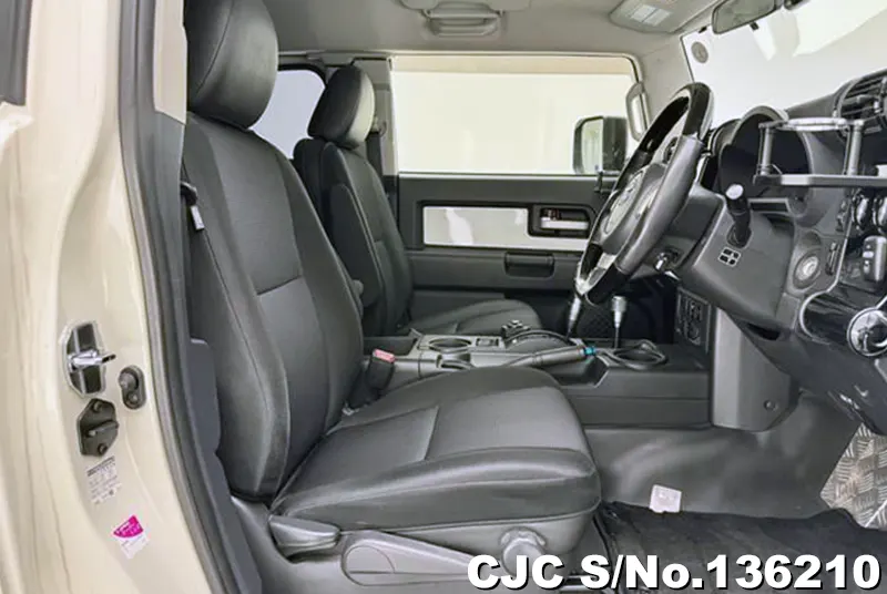Toyota FJ Cruiser in White for Sale Image 3