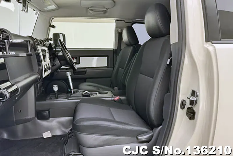 Toyota FJ Cruiser in White for Sale Image 4