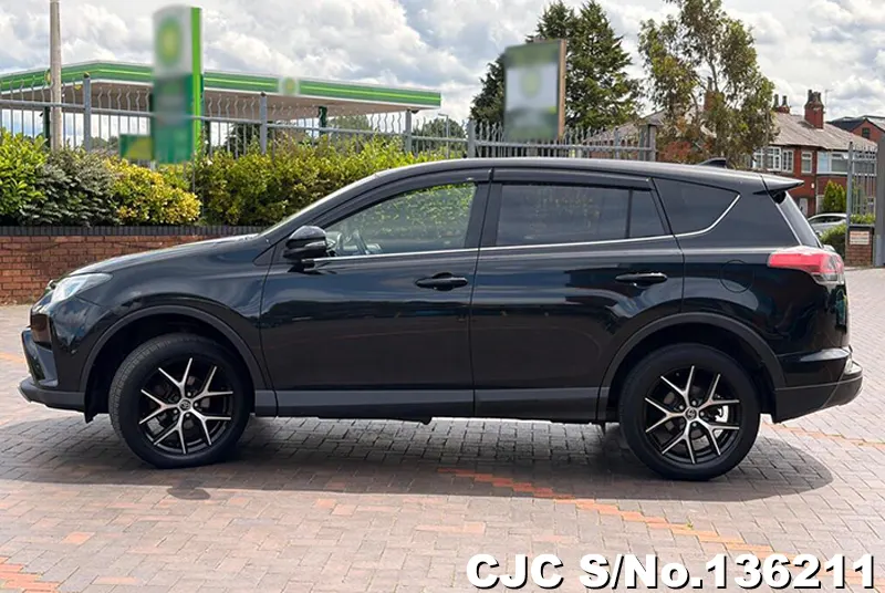 Toyota Rav4 in Black for Sale Image 7