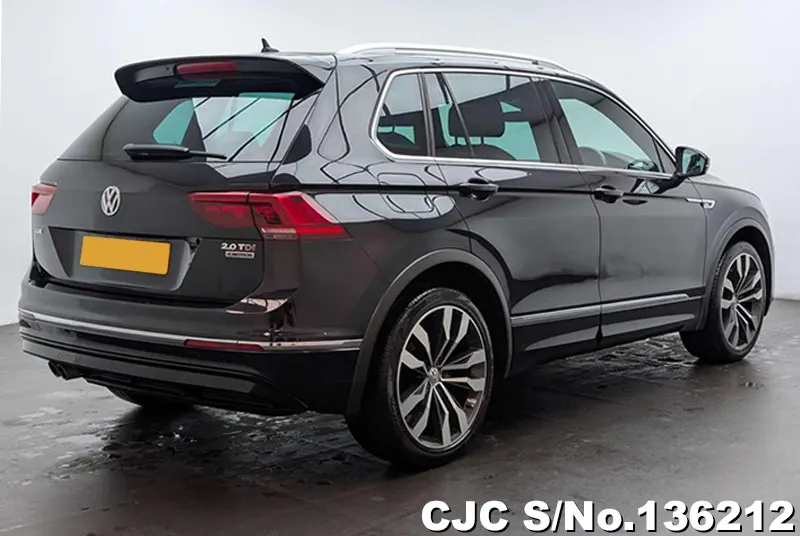 Volkswagen Tiguan in Black for Sale Image 2