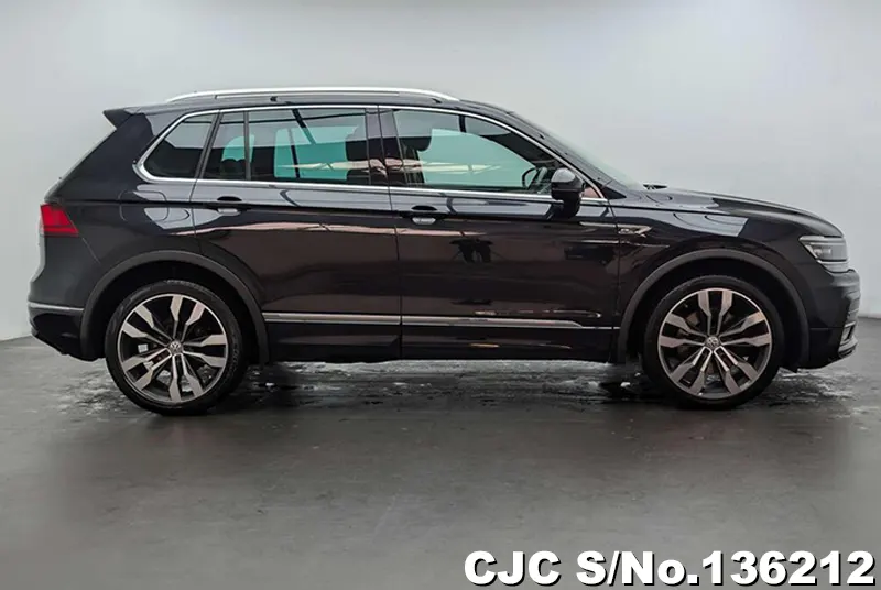 Volkswagen Tiguan in Black for Sale Image 6