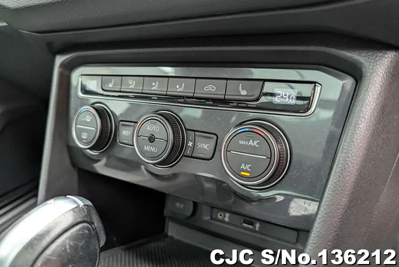 Volkswagen Tiguan in Black for Sale Image 16