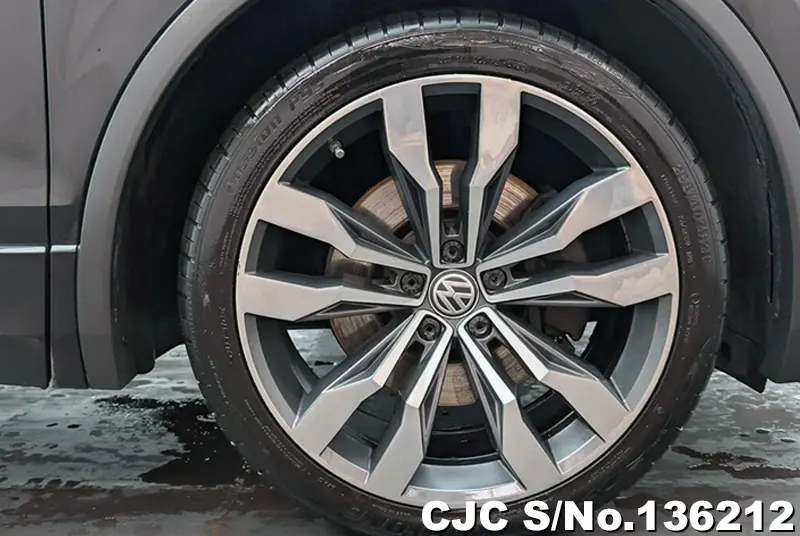 Volkswagen Tiguan in Black for Sale Image 19
