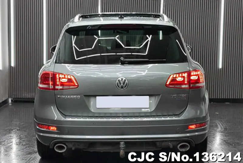 Volkswagen Touareg in Gray for Sale Image 3