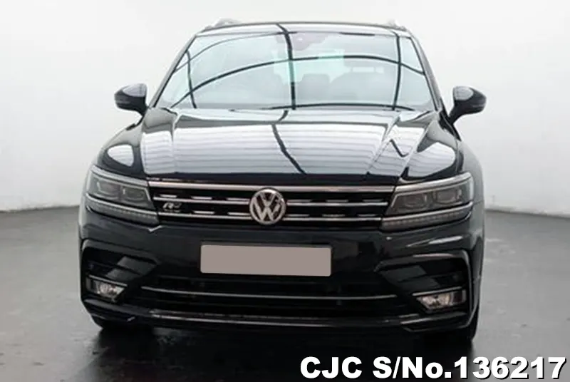 Volkswagen Tiguan in Black for Sale Image 4