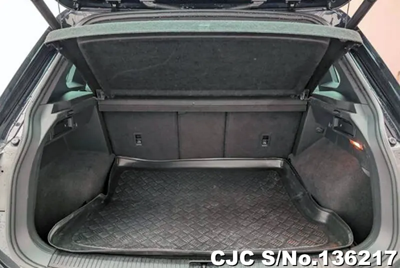 Volkswagen Tiguan in Black for Sale Image 8