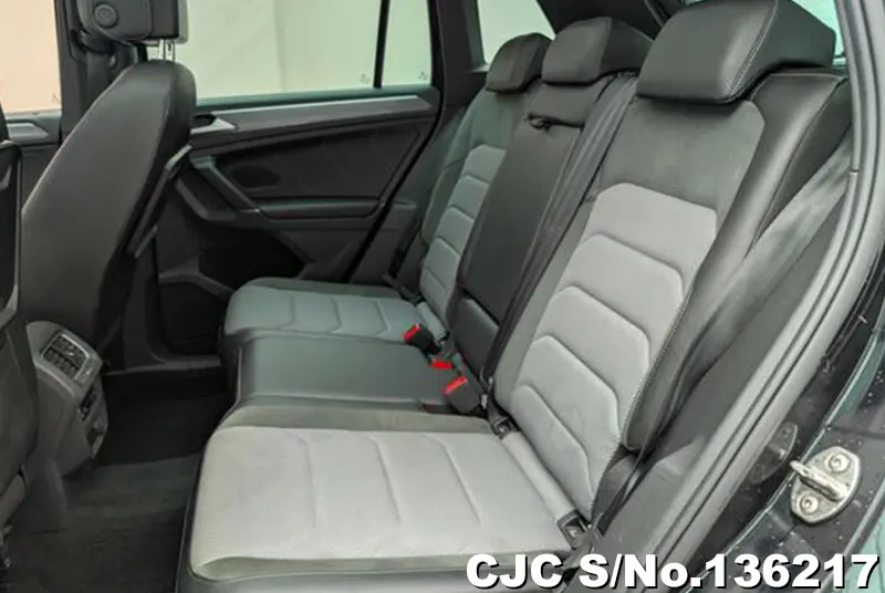 Volkswagen Tiguan in Black for Sale Image 12