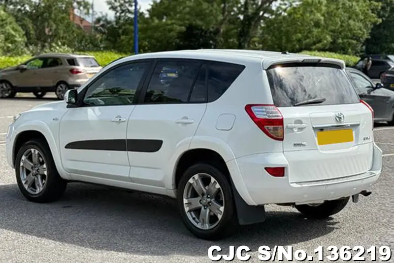 Toyota Rav4 in White for Sale Image 1