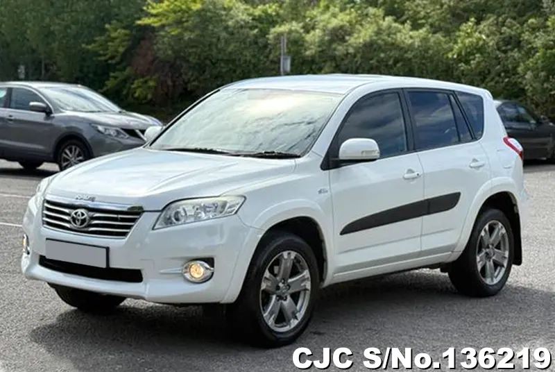 Toyota Rav4 in White for Sale Image 3