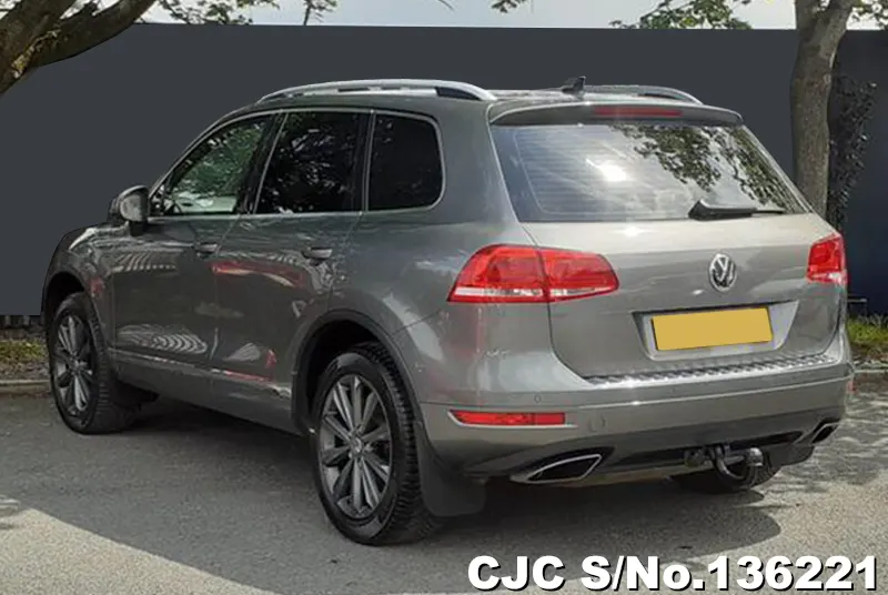 Volkswagen Touareg in Gray for Sale Image 1