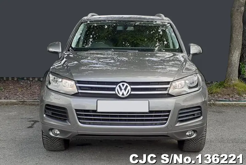 Volkswagen Touareg in Gray for Sale Image 3
