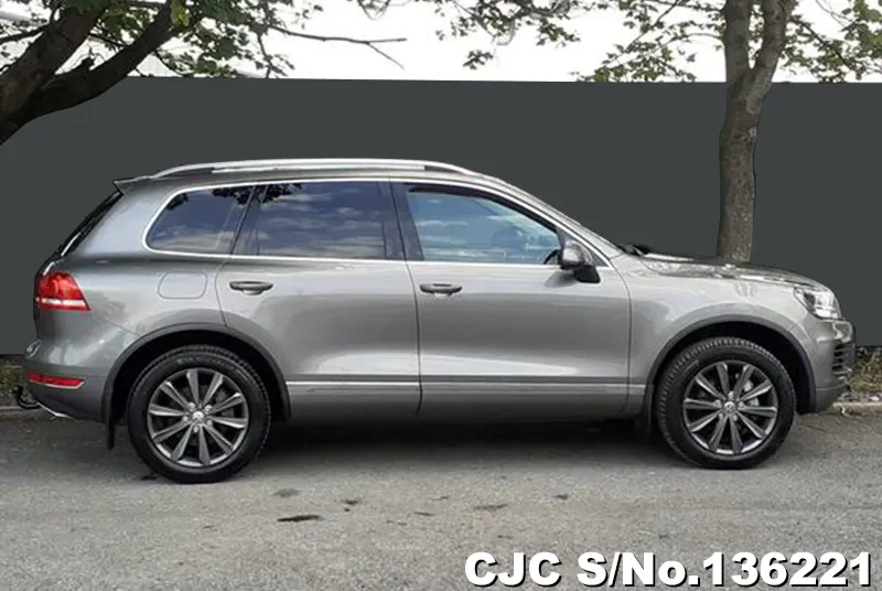 Volkswagen Touareg in Gray for Sale Image 5