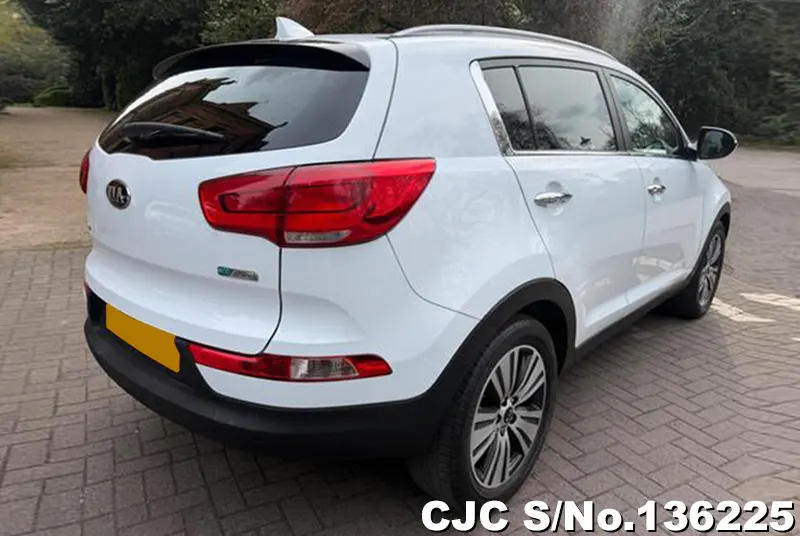 Kia Sportage in White for Sale Image 2