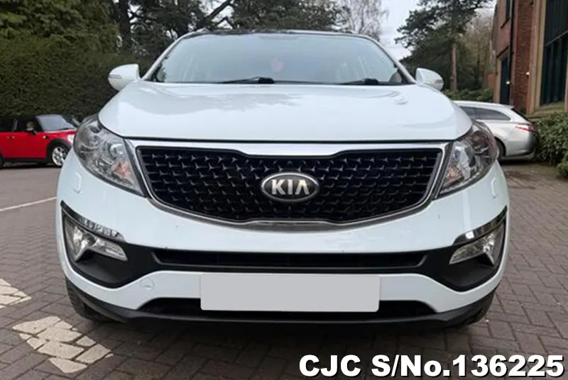 Kia Sportage in White for Sale Image 4