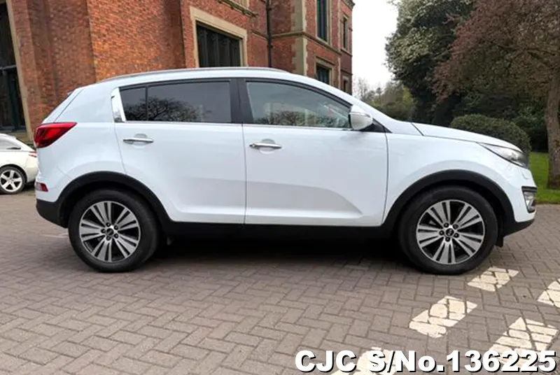 Kia Sportage in White for Sale Image 5