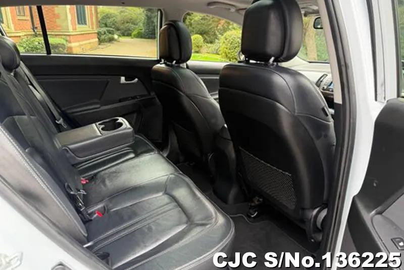 Kia Sportage in White for Sale Image 9