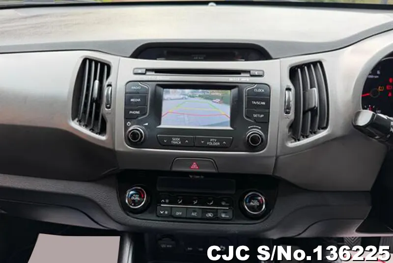 Kia Sportage in White for Sale Image 12
