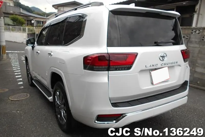 Toyota Land Cruiser in Pearl for Sale Image 1