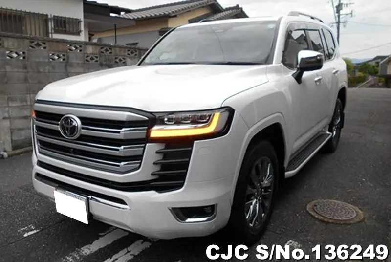Toyota Land Cruiser in Pearl for Sale Image 3
