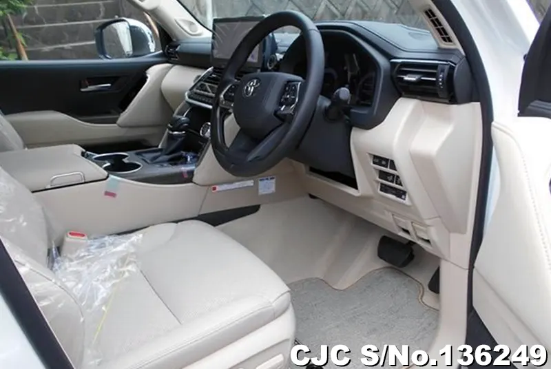 Toyota Land Cruiser in Pearl for Sale Image 7