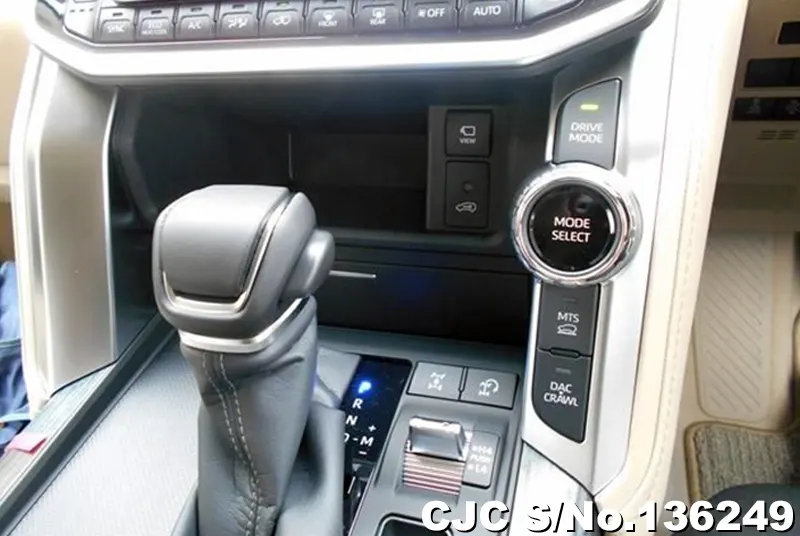 Toyota Land Cruiser in Pearl for Sale Image 11